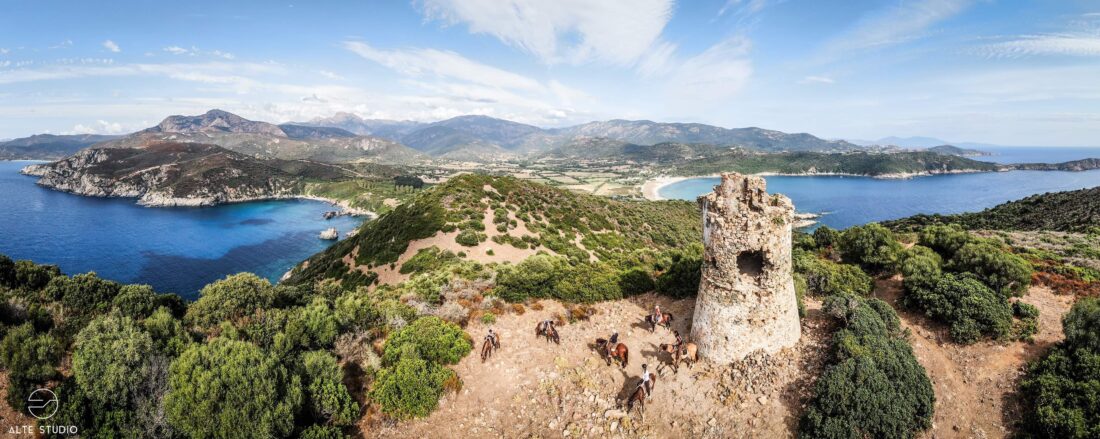 image panoramique de la tour génoise de Cargèse